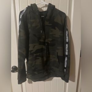 Hollister Men’s Zip up Camo hoodie (M)